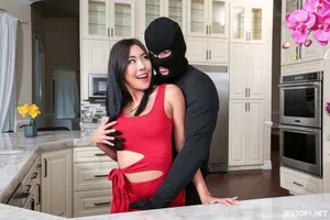 Em thư ký gạ tình cấp trên khi bị phát hiện clip sex trên mạng