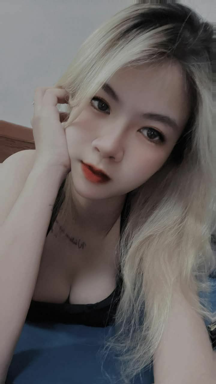 Vợ sếp ngon quá con cặc mình thẳng tắp rồi
